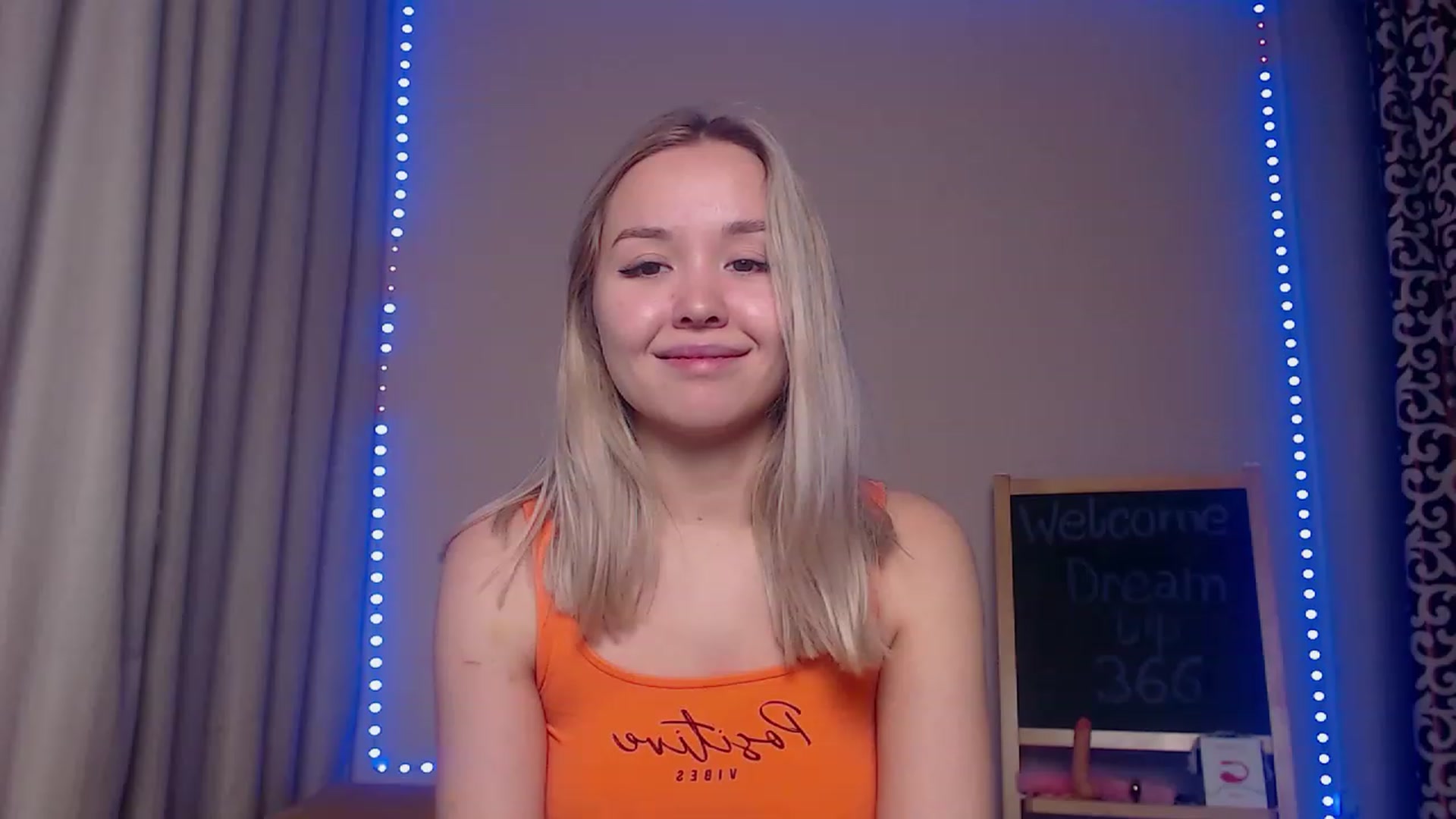 Gallery image thumbnail from HollyMich's myfreecams stream on, 11/18/2022, 04:26 image 5 of 20