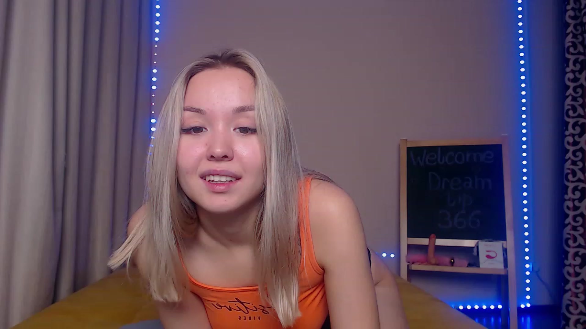 Gallery image thumbnail from HollyMich's myfreecams stream on, 11/18/2022, 04:26 image 14 of 20