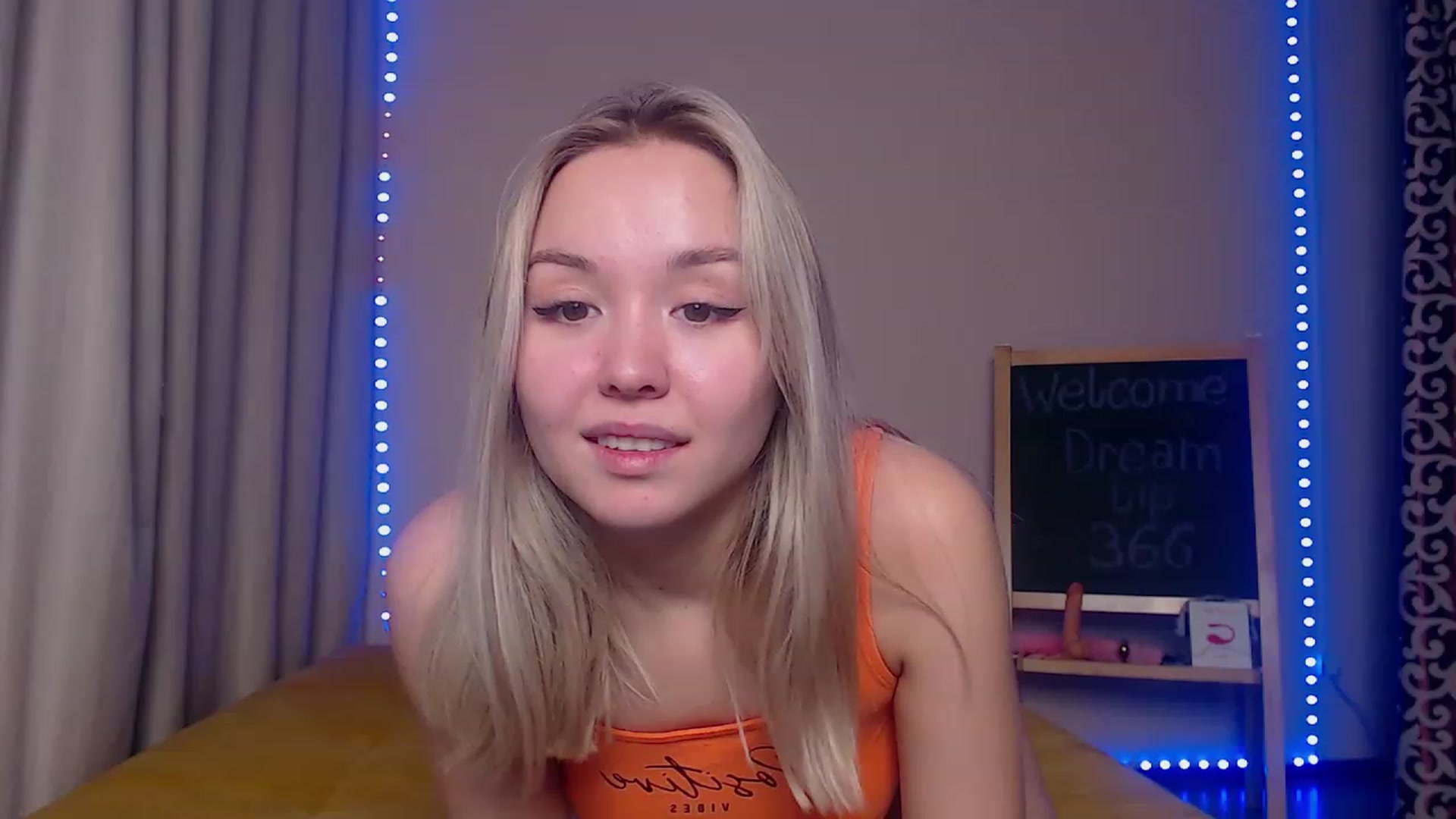 Gallery image thumbnail from HollyMich's myfreecams stream on, 11/18/2022, 04:26 image 13 of 20