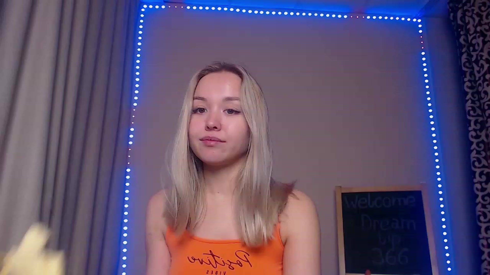 Gallery image thumbnail from HollyMich's myfreecams stream on, 11/18/2022, 04:26 image 3 of 20