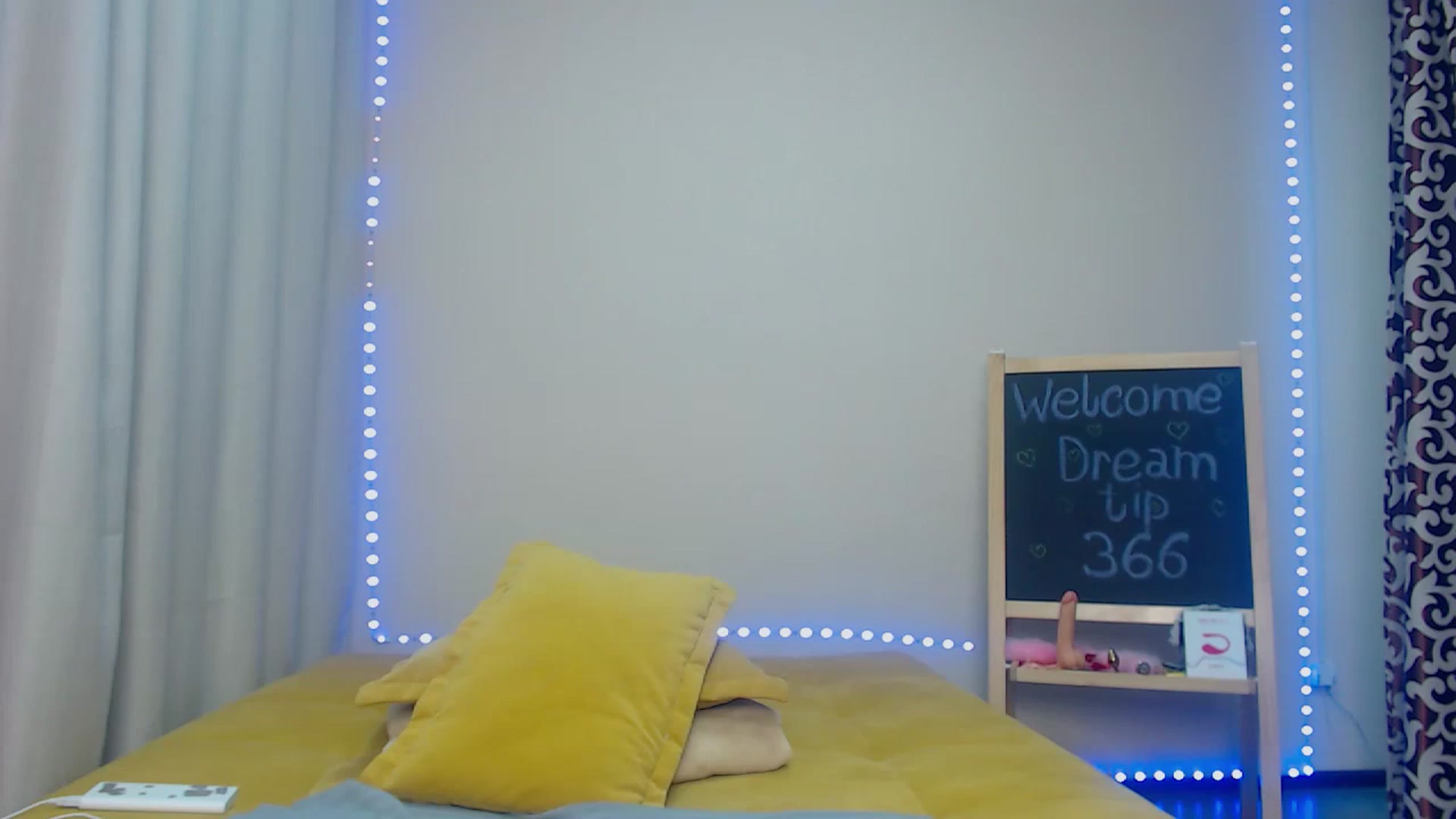 Gallery image thumbnail from HollyMich's myfreecams stream on, 11/20/2022, 04:34 image 13 of 20