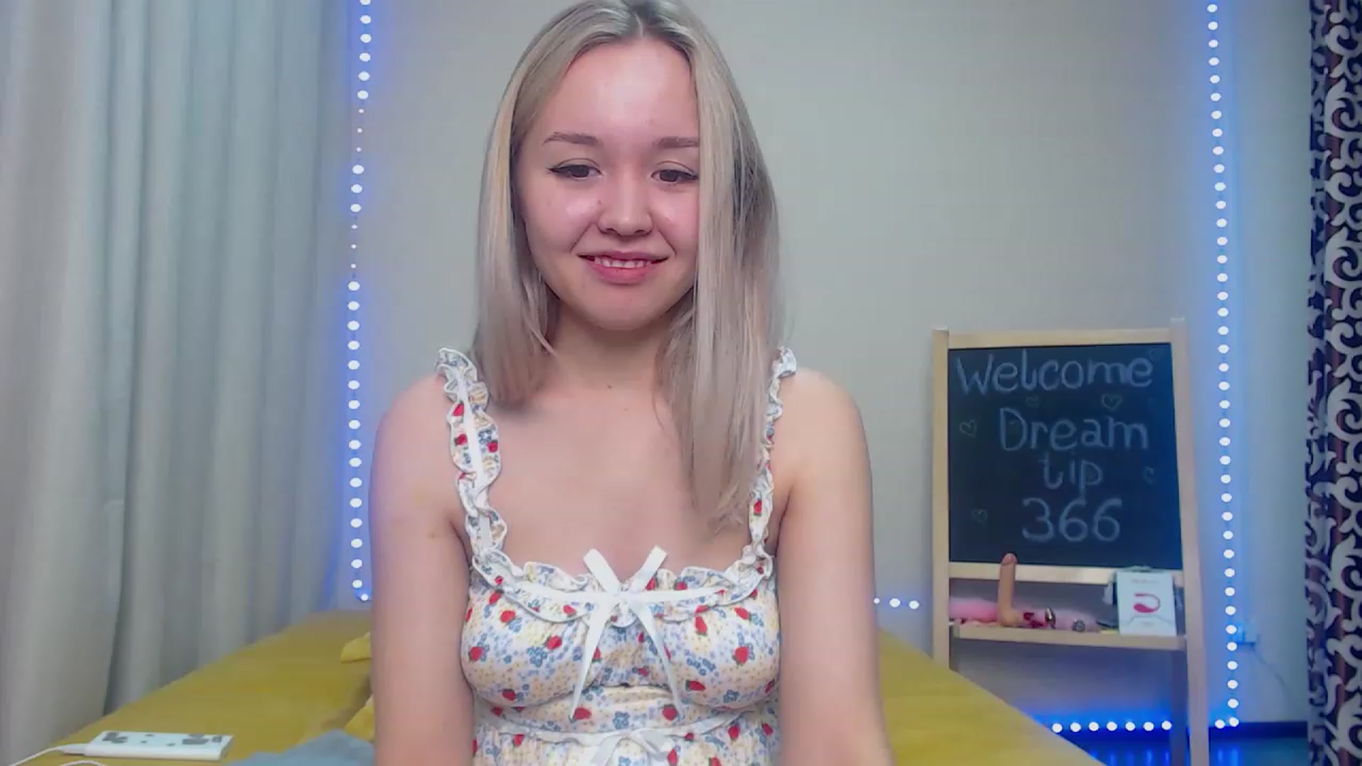 Gallery image thumbnail from HollyMich's myfreecams stream on, 11/20/2022, 04:34 image 8 of 20