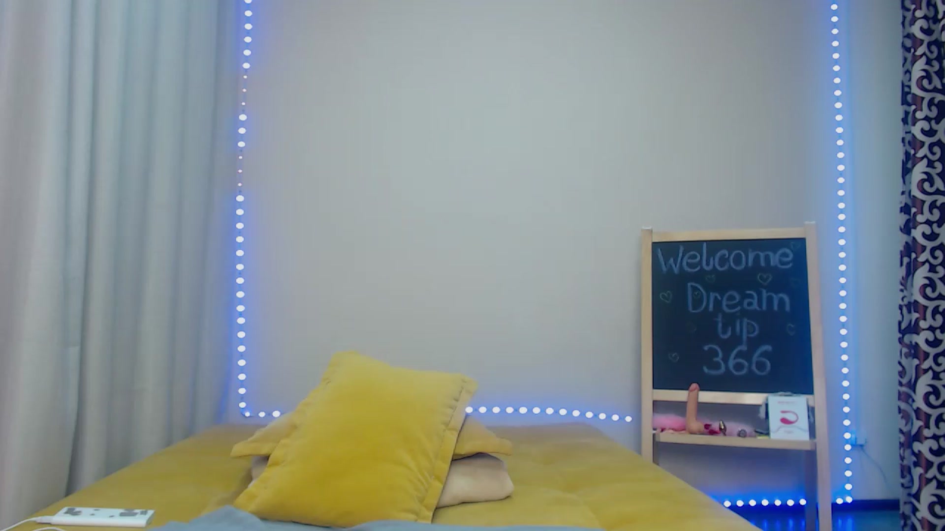 Gallery image thumbnail from HollyMich's myfreecams stream on, 11/20/2022, 04:34 image 12 of 20
