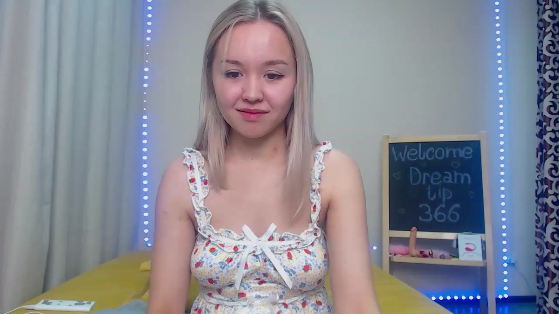 Gallery image thumbnail from HollyMich's myfreecams stream on, 11/20/2022, 04:34 image 10 of 20
