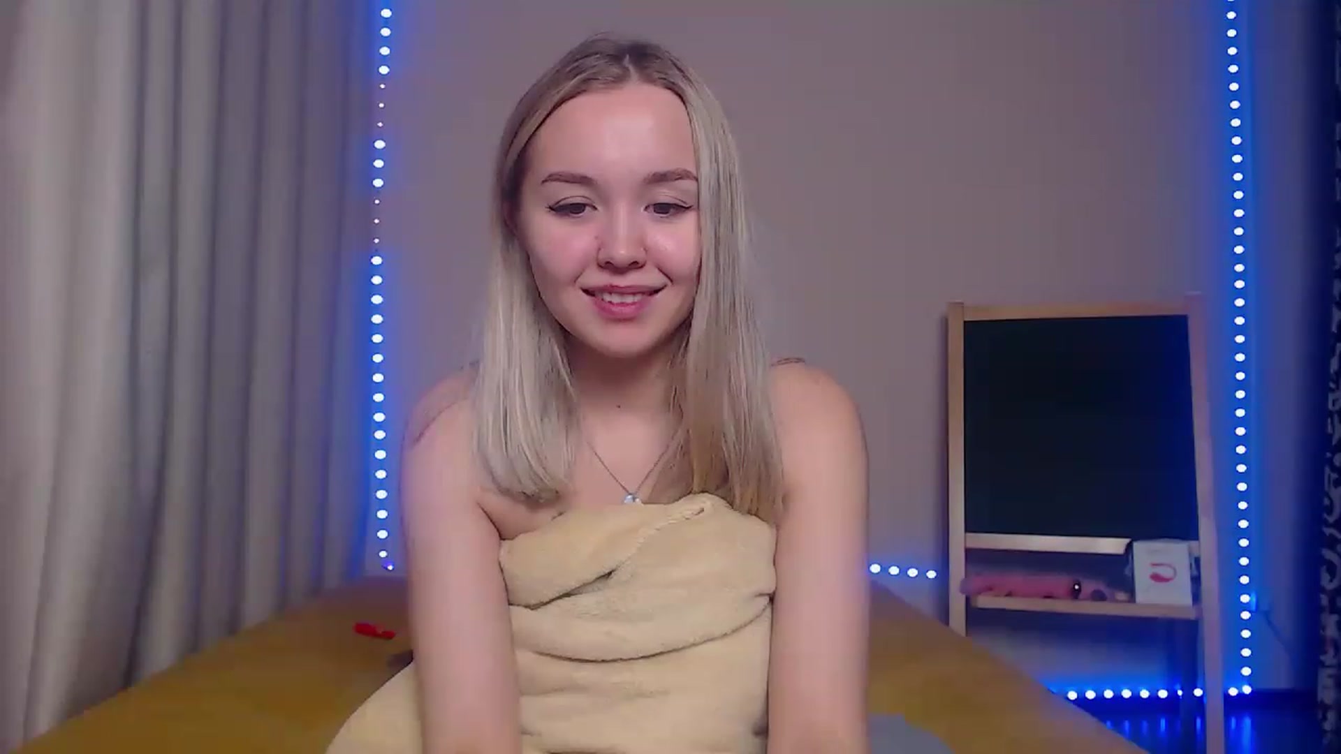 Gallery image thumbnail from HollyMich's myfreecams stream on, 11/24/2022, 08:16 image 20 of 20
