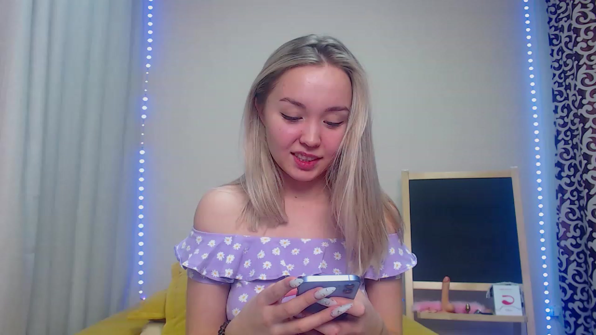 Gallery image thumbnail from HollyMich's myfreecams stream on, 11/29/2022, 05:03 image 5 of 20