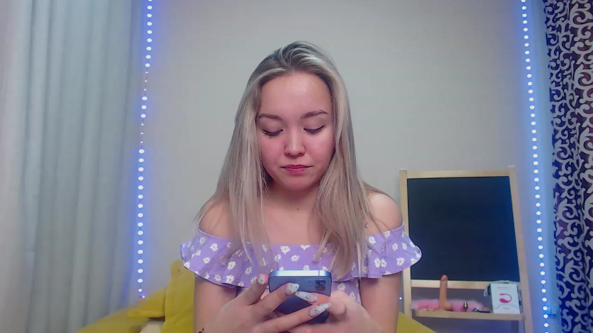 Gallery image thumbnail from HollyMich's myfreecams stream on, 11/29/2022, 05:03 image 3 of 20