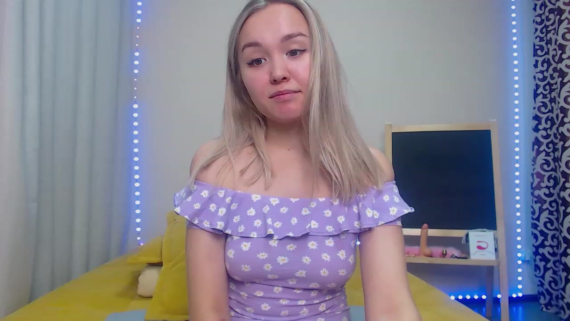 Gallery image thumbnail from HollyMich's myfreecams stream on, 11/29/2022, 05:03 image 13 of 20