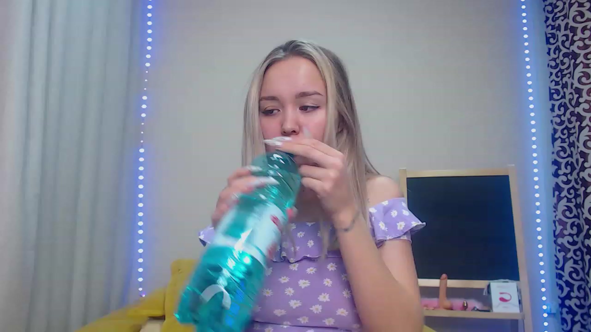 Gallery image thumbnail from HollyMich's myfreecams stream on, 11/29/2022, 05:03 image 2 of 20