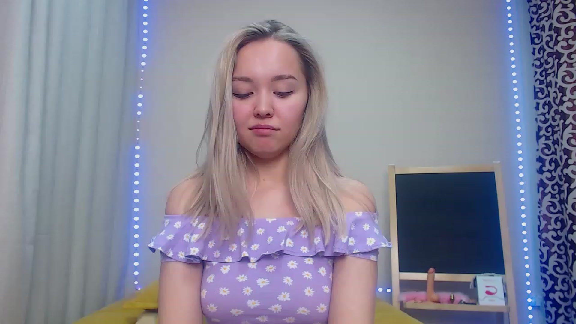 Gallery image thumbnail from HollyMich's myfreecams stream on, 11/29/2022, 05:03 image 6 of 20