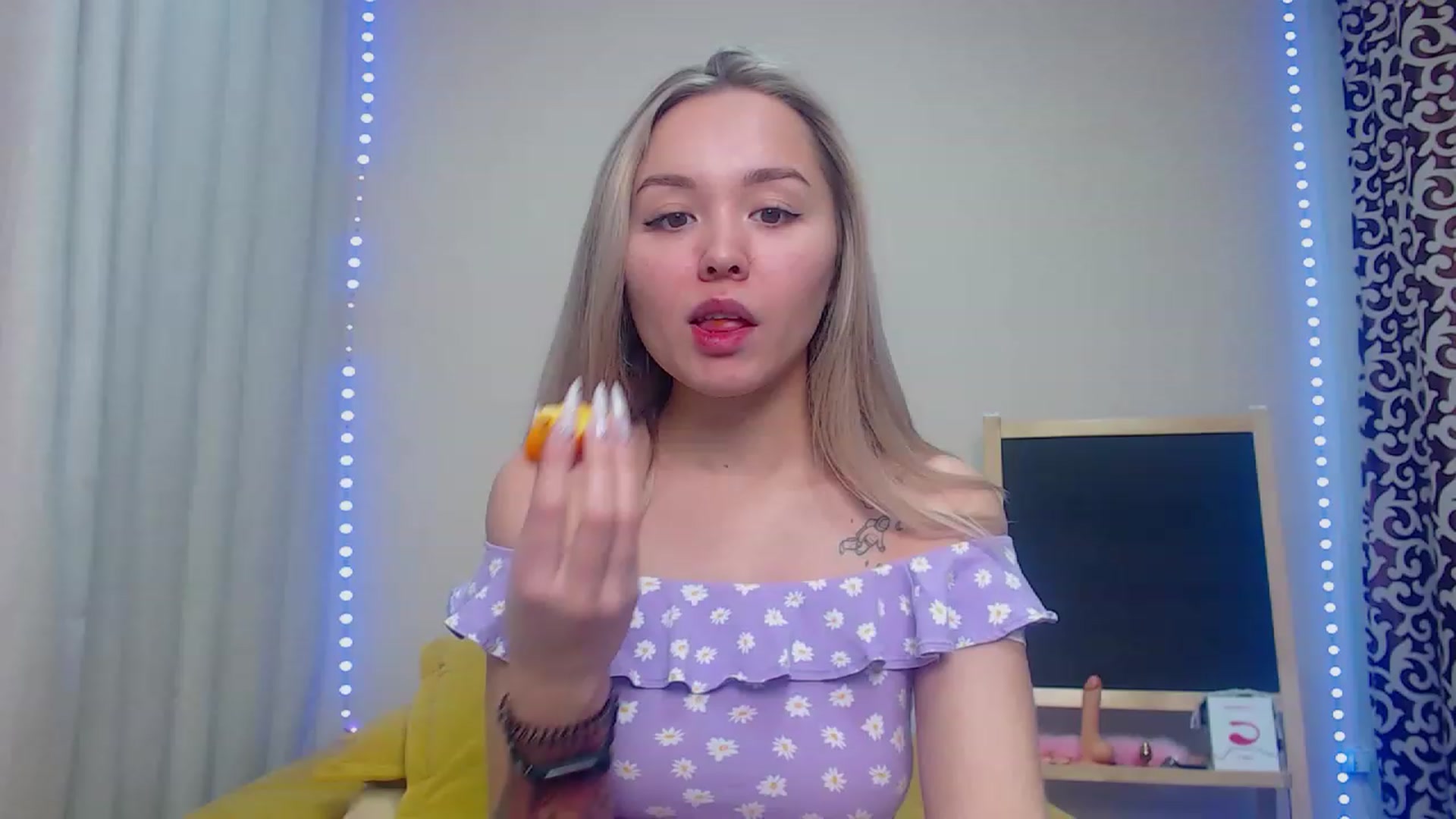 Gallery image thumbnail from HollyMich's myfreecams stream on, 11/29/2022, 05:03 image 1 of 20