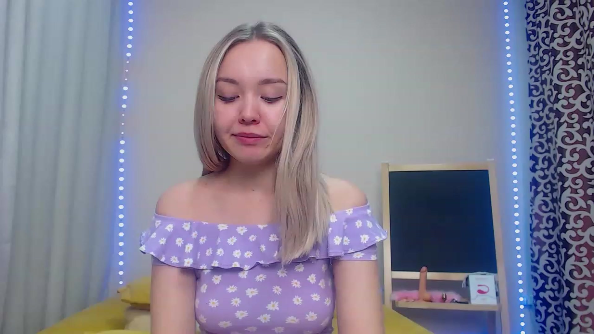 Gallery image thumbnail from HollyMich's myfreecams stream on, 11/29/2022, 07:32 image 20 of 20