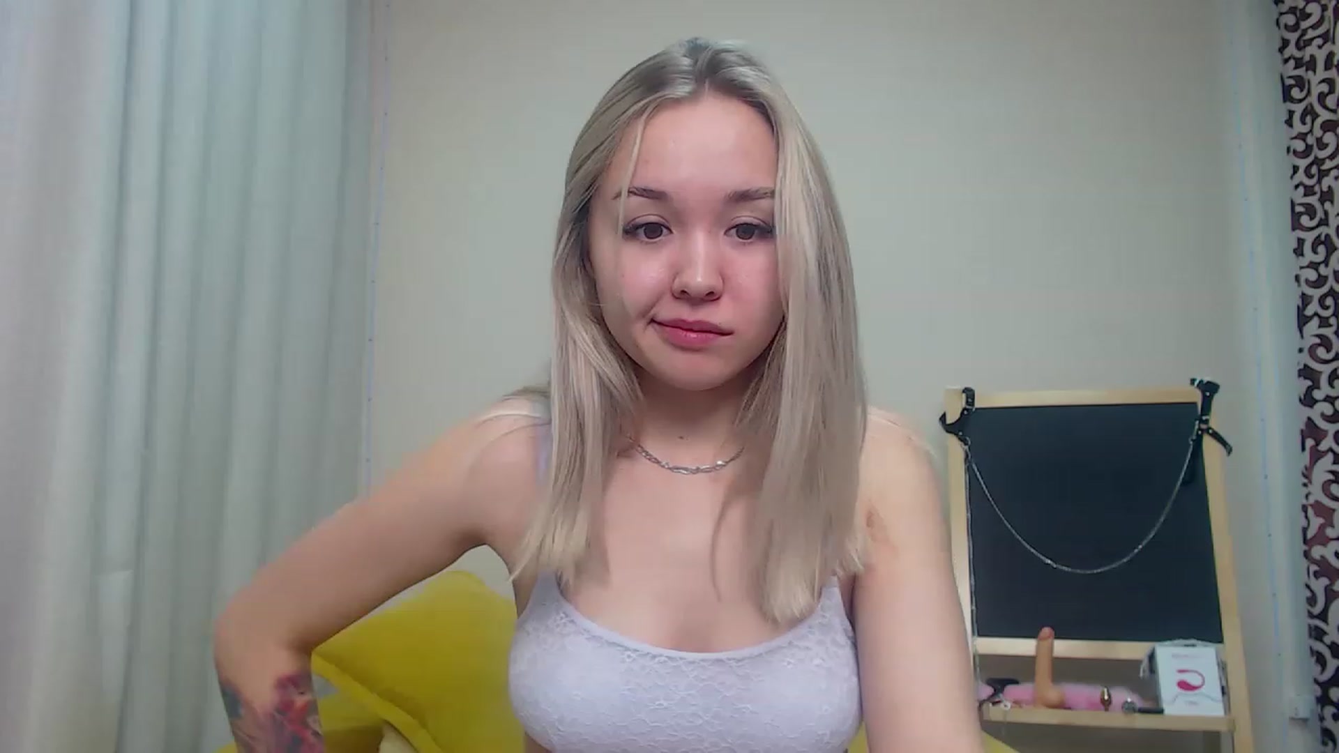 Gallery image thumbnail from HollyMich's myfreecams stream on, 12/04/2022, 11:21 image 13 of 20
