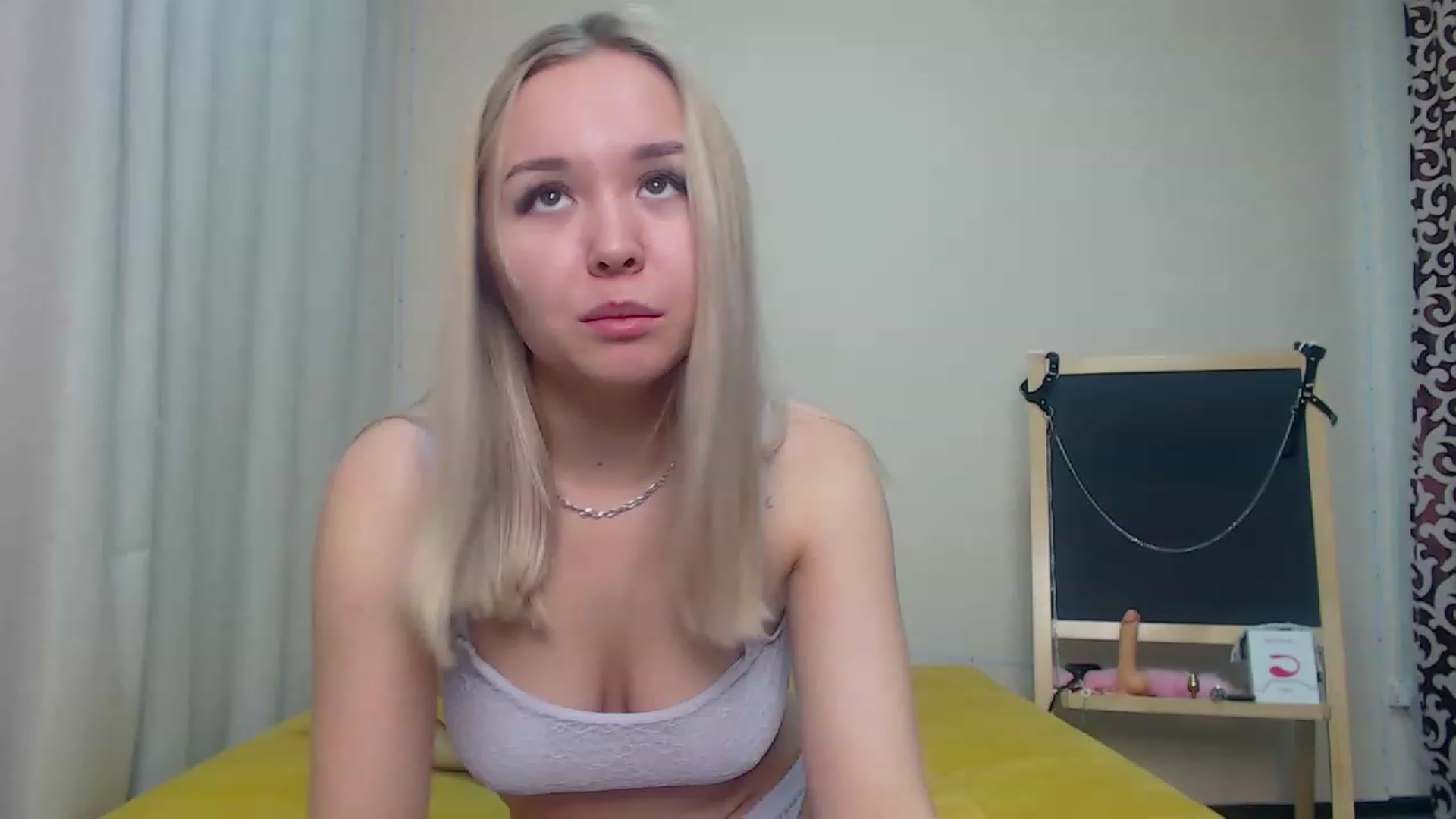 Gallery image thumbnail from HollyMich's myfreecams stream on, 12/04/2022, 11:21 image 1 of 20