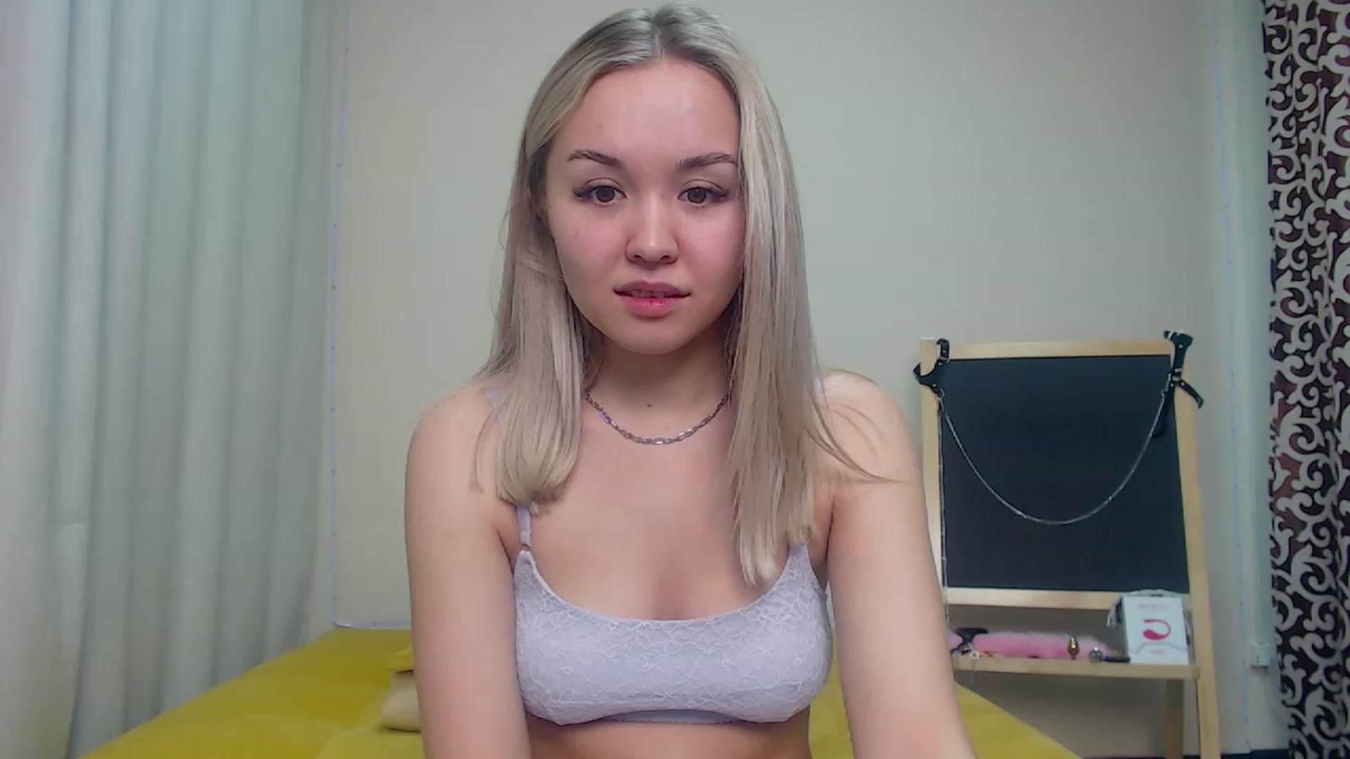 Gallery image thumbnail from HollyMich's myfreecams stream on, 12/04/2022, 11:49 image 2 of 20