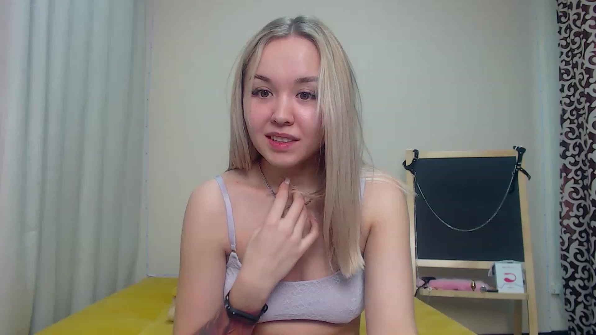 Gallery image thumbnail from HollyMich's myfreecams stream on, 12/04/2022, 11:49 image 12 of 20