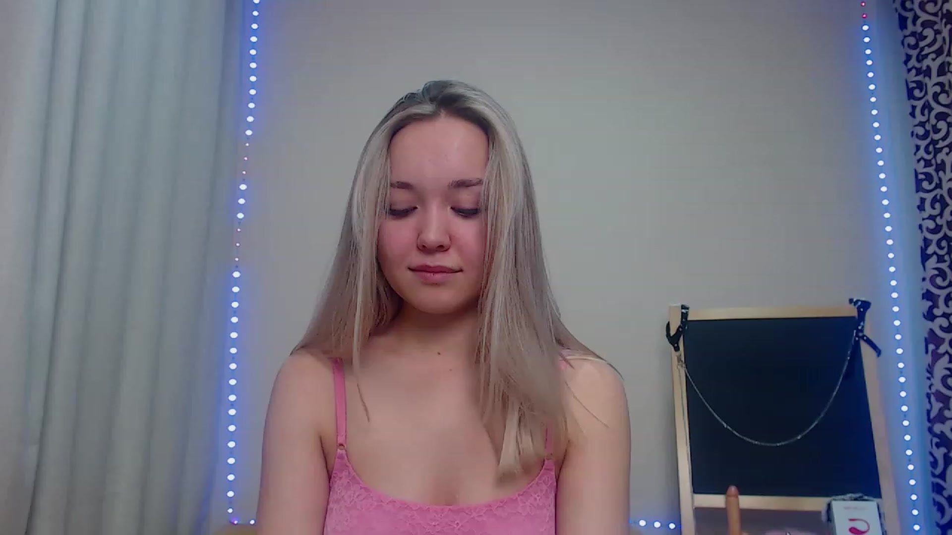 Gallery image thumbnail from HollyMich's myfreecams stream on, 12/10/2022, 09:11 image 5 of 20