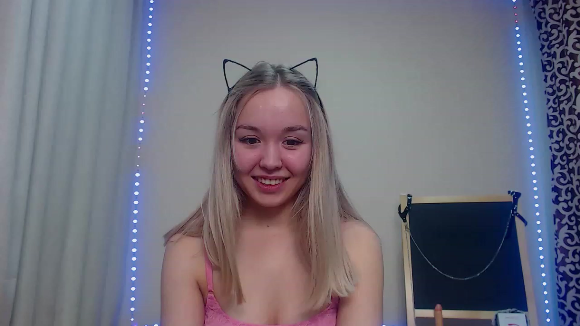 Gallery image thumbnail from HollyMich's myfreecams stream on, 12/10/2022, 09:11 image 13 of 20