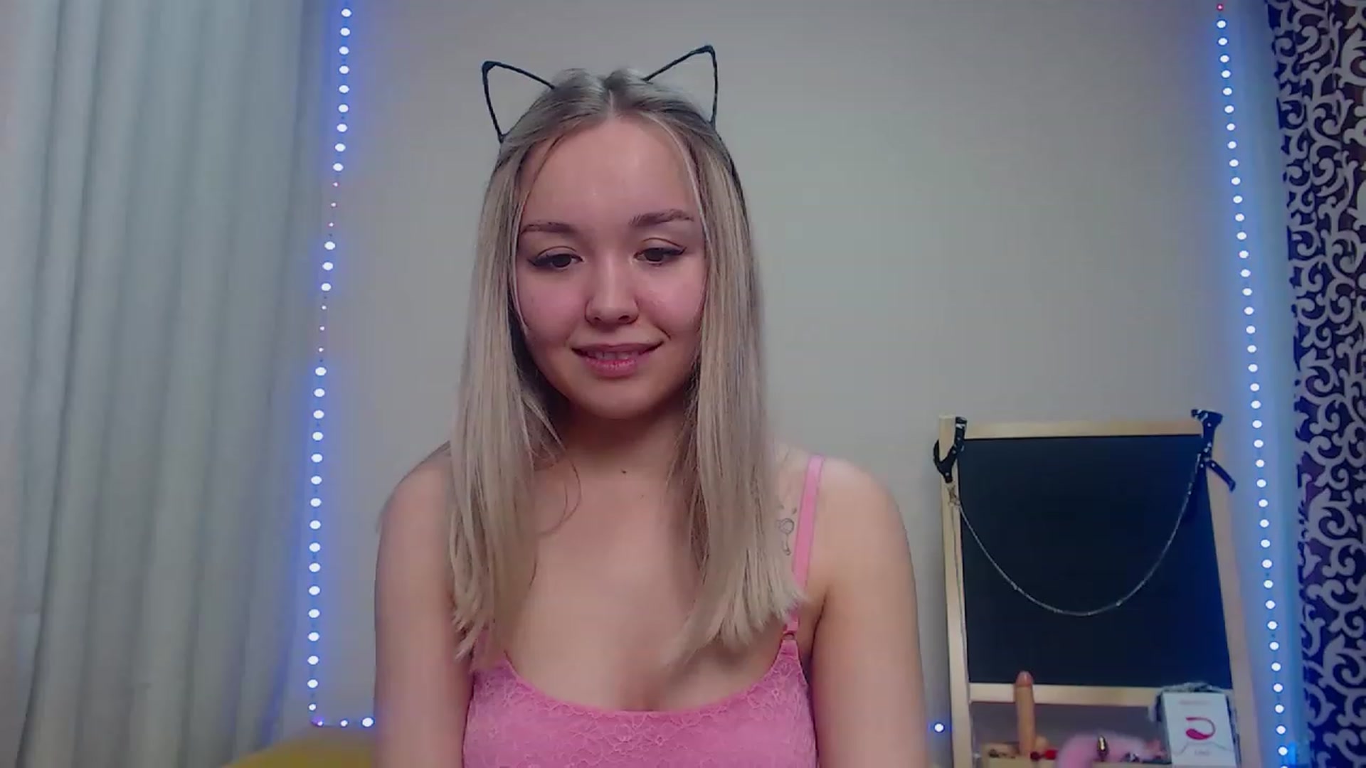Gallery image thumbnail from HollyMich's myfreecams stream on, 12/10/2022, 09:11 image 17 of 20