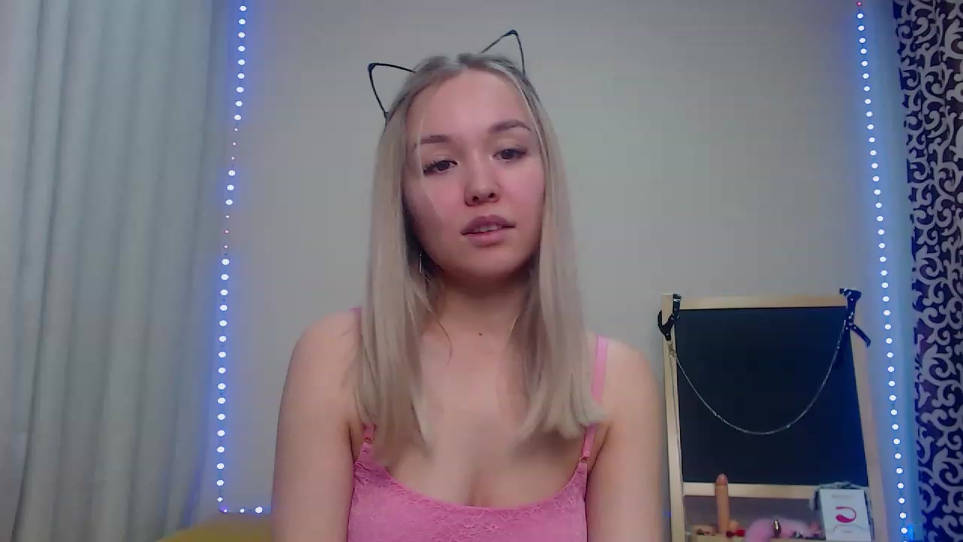 Gallery image thumbnail from HollyMich's myfreecams stream on, 12/10/2022, 09:11 image 16 of 20