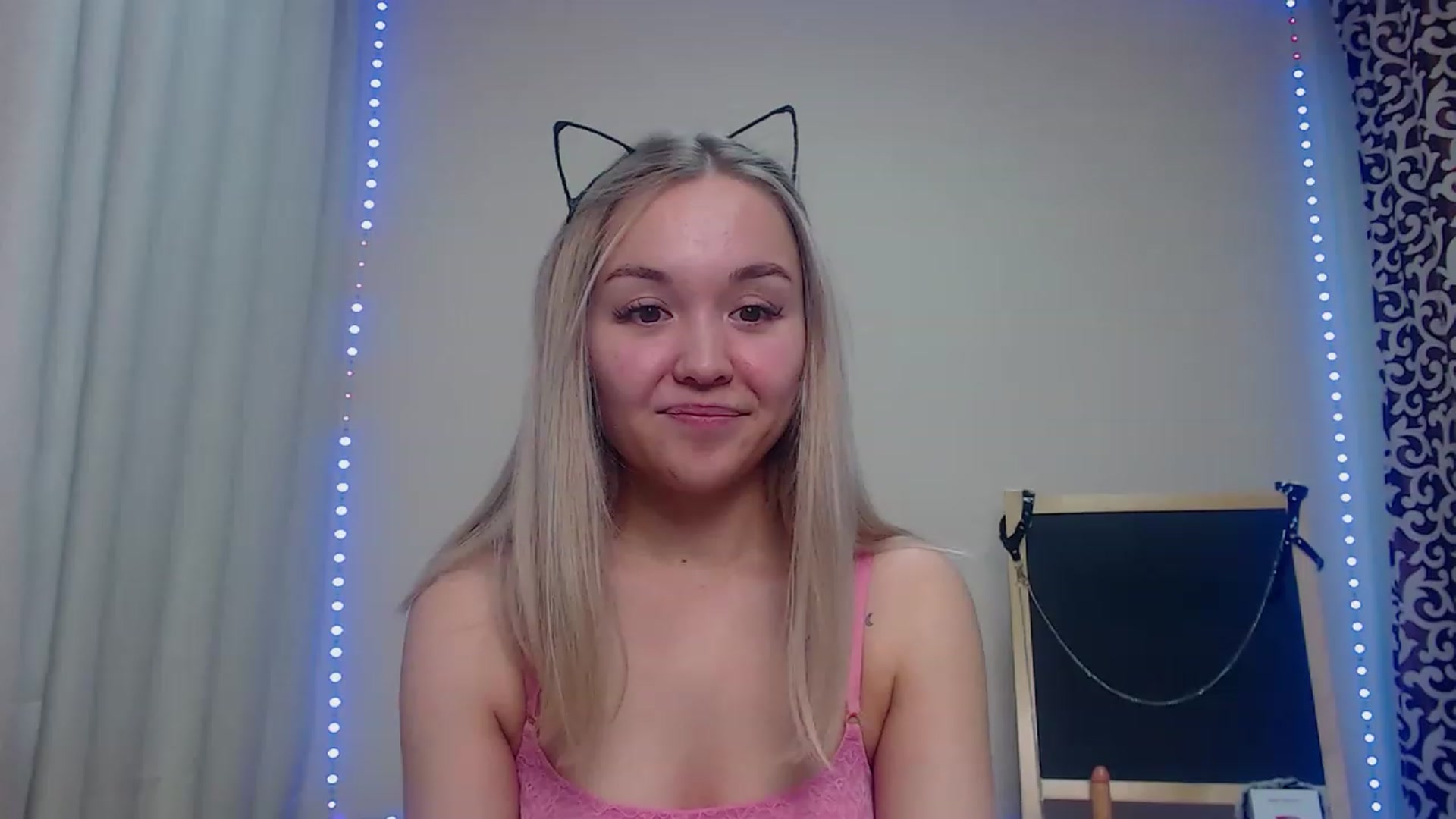 Gallery image thumbnail from HollyMich's myfreecams stream on, 12/10/2022, 09:11 image 11 of 20