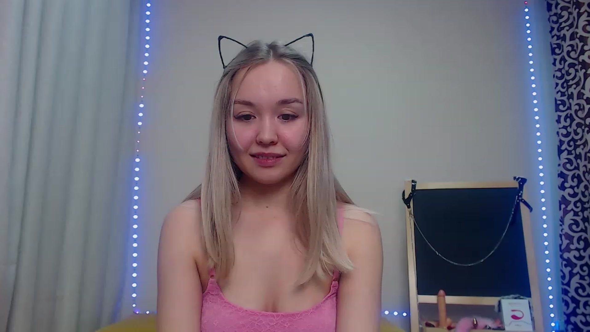 Gallery image thumbnail from HollyMich's myfreecams stream on, 12/10/2022, 09:11 image 18 of 20