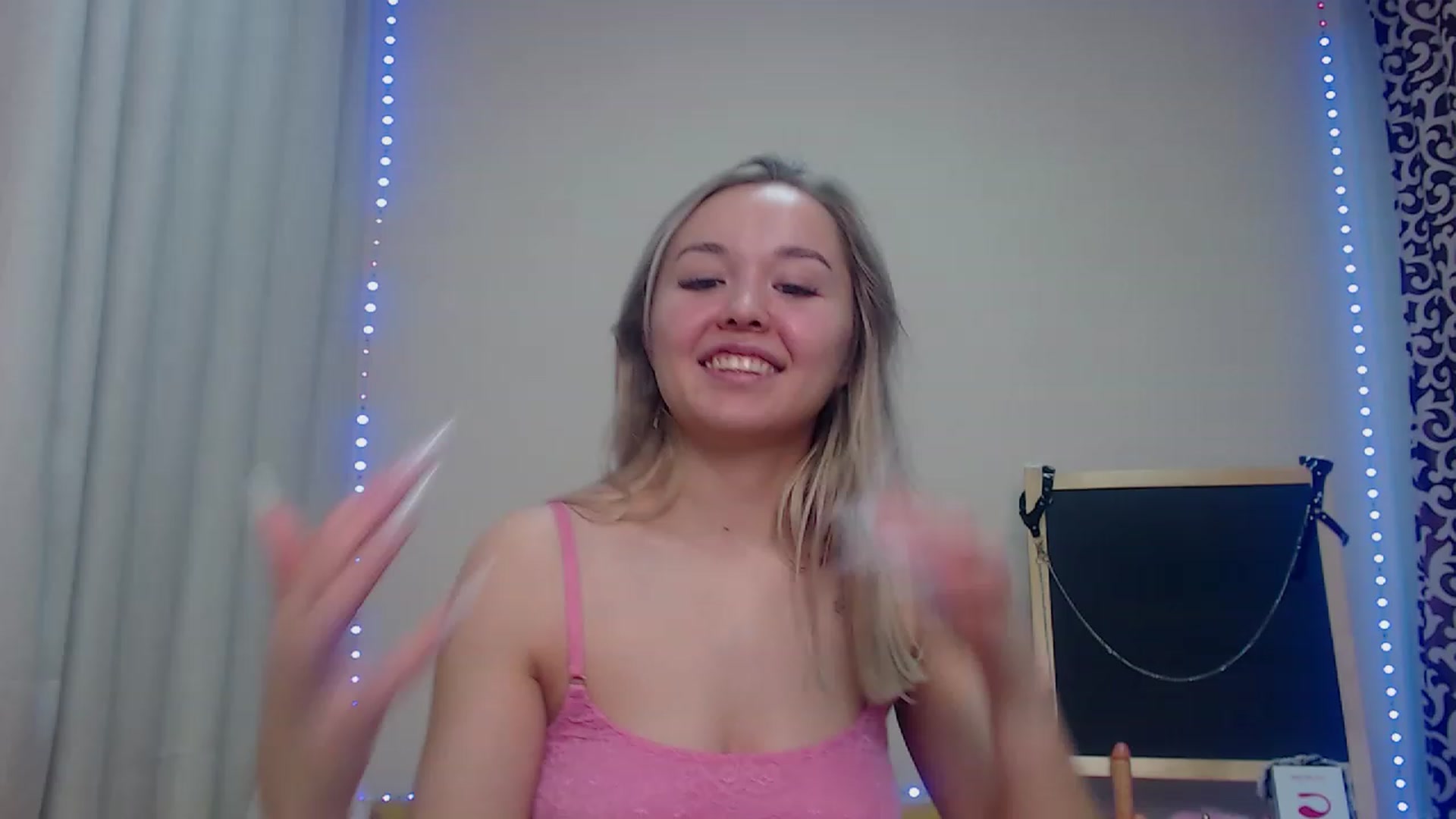 Gallery image thumbnail from HollyMich's myfreecams stream on, 12/10/2022, 09:11 image 2 of 20