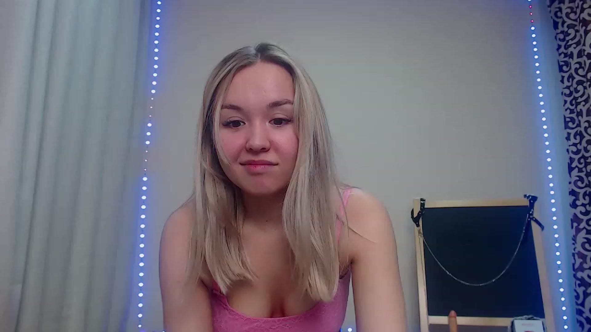 Gallery image thumbnail from HollyMich's myfreecams stream on, 12/10/2022, 09:11 image 7 of 20