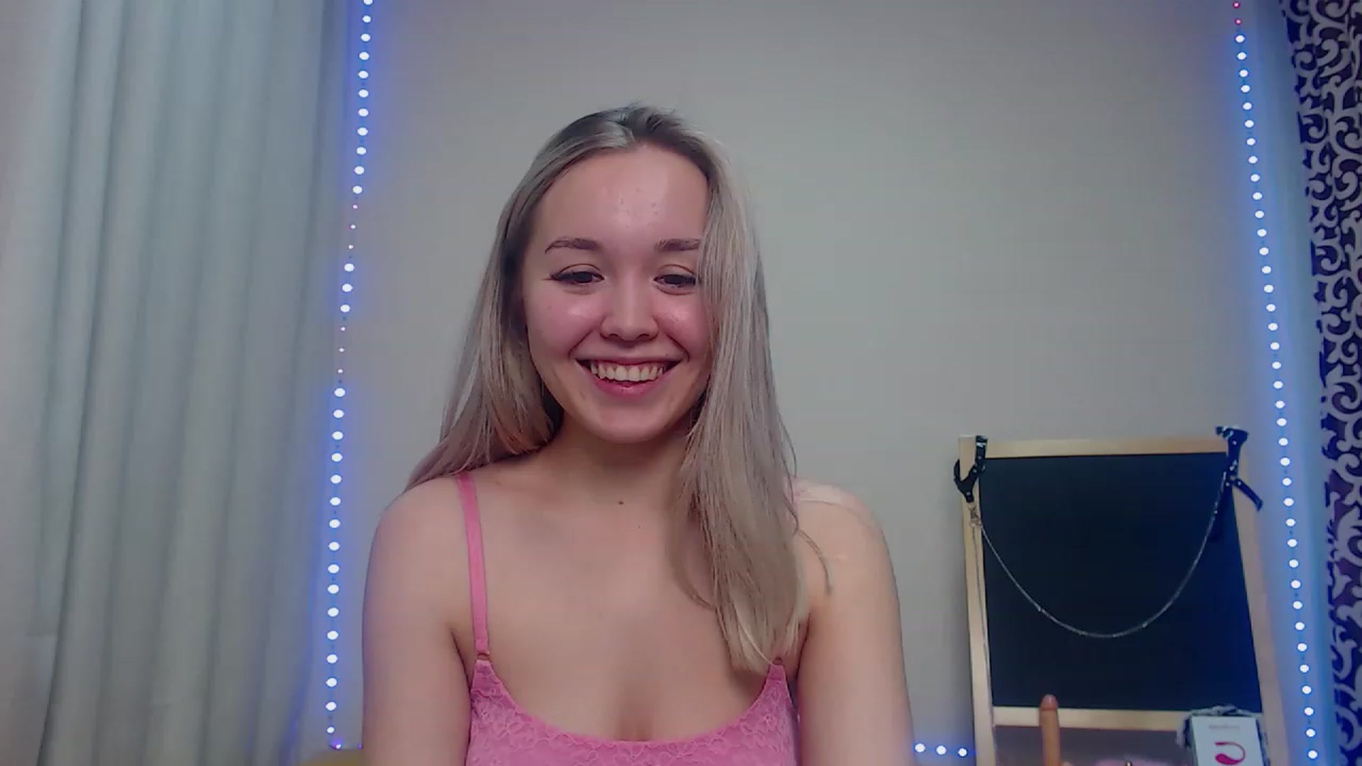 Gallery image thumbnail from HollyMich's myfreecams stream on, 12/10/2022, 09:11 image 3 of 20