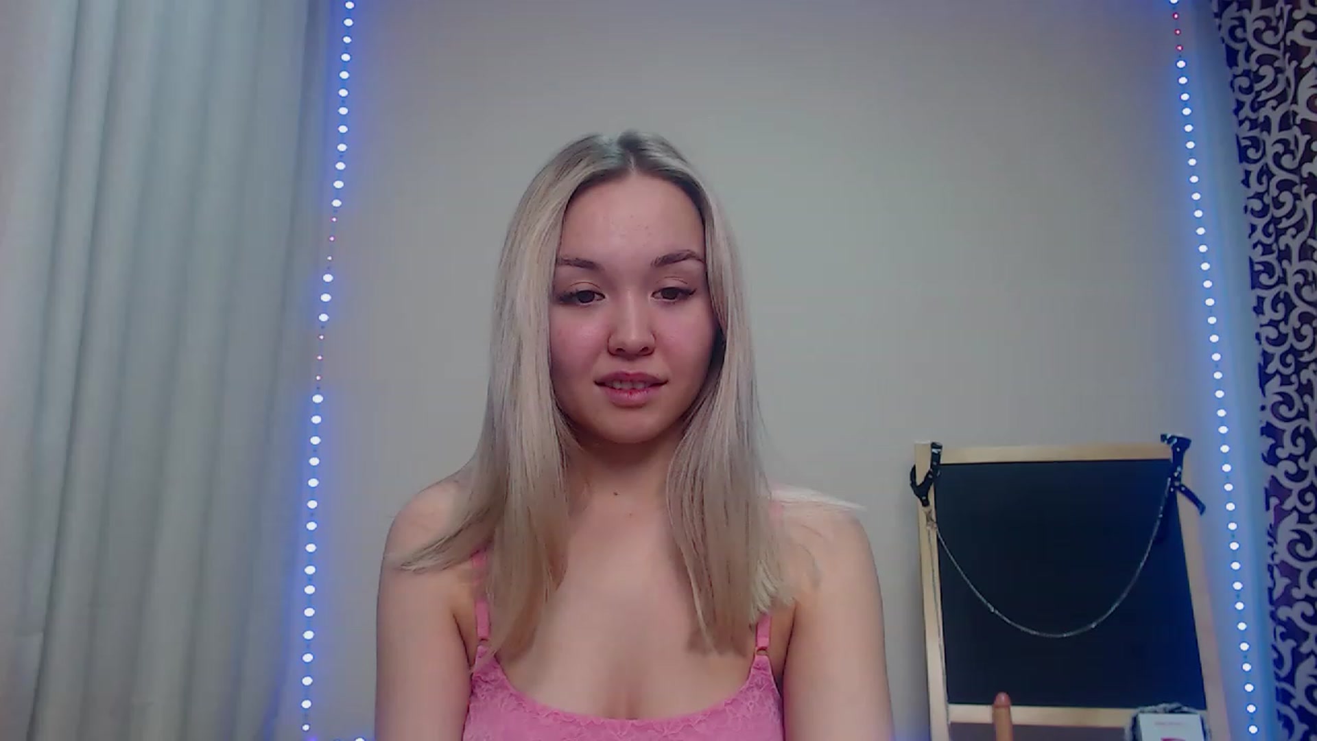 Gallery image thumbnail from HollyMich's myfreecams stream on, 12/10/2022, 09:11 image 9 of 20
