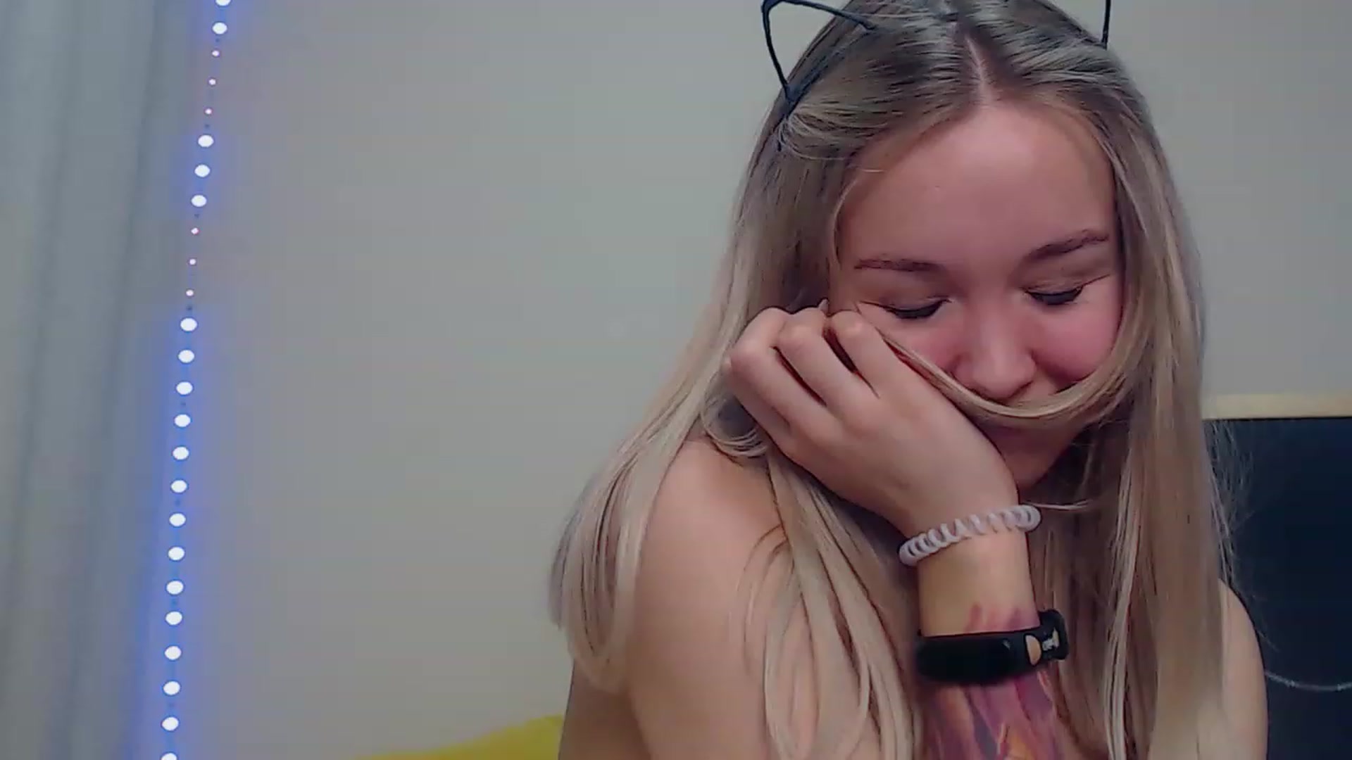 Gallery image thumbnail from HollyMich's myfreecams stream on, 12/10/2022, 09:45 image 16 of 20
