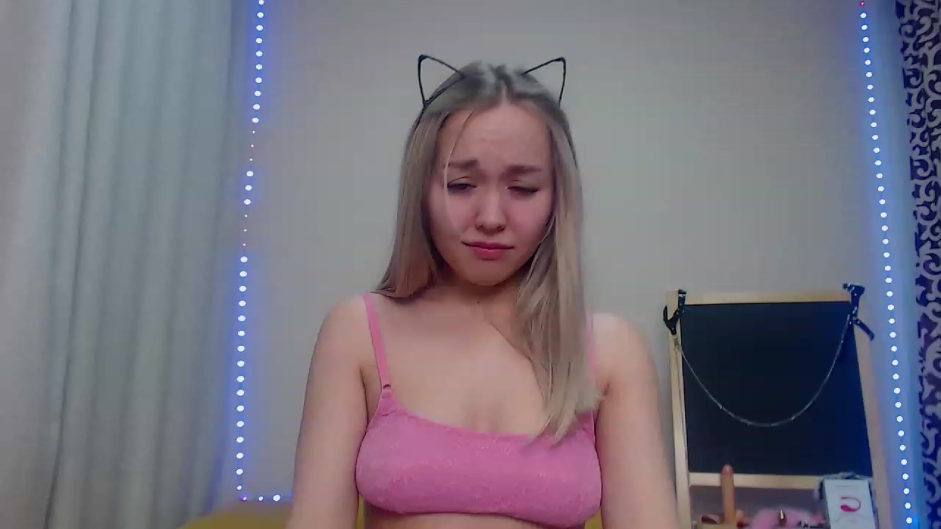 Gallery image thumbnail from HollyMich's myfreecams stream on, 12/10/2022, 09:45 image 10 of 20