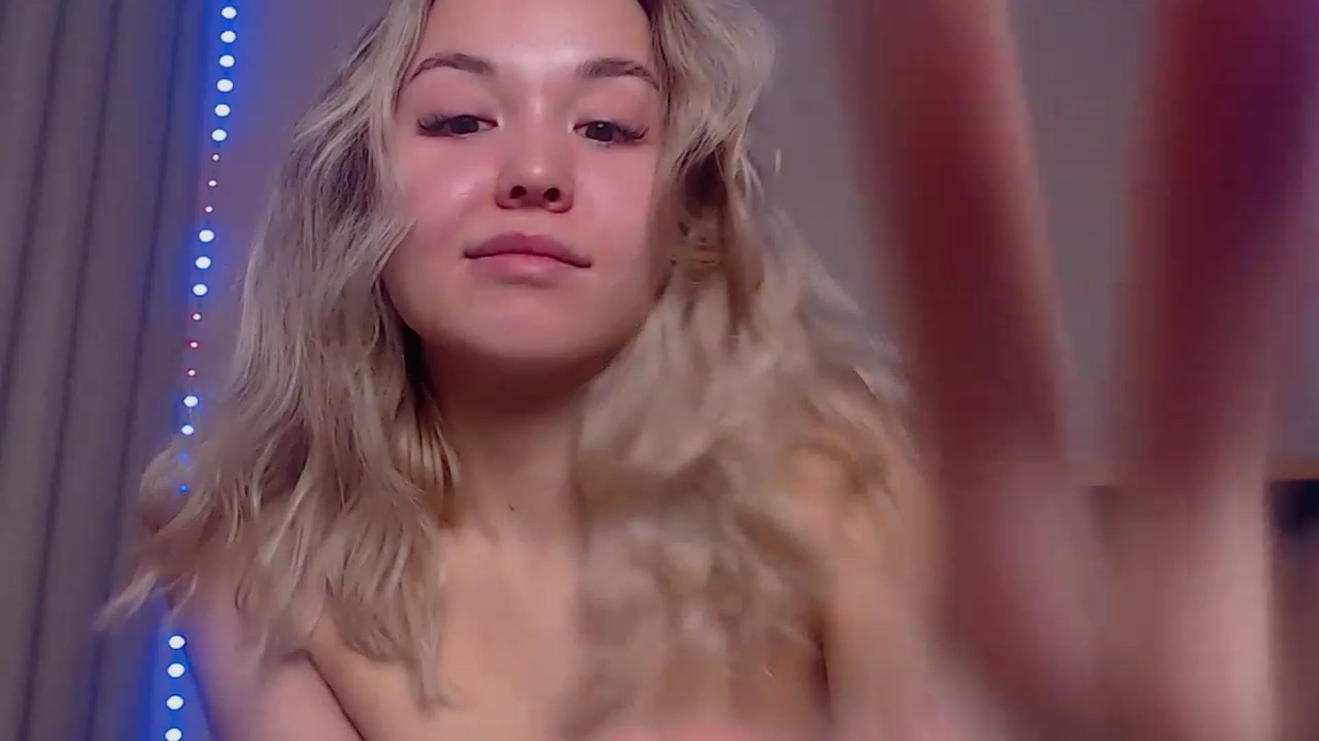Gallery image thumbnail from HollyMich's myfreecams stream on, 12/11/2022, 08:17 image 9 of 20
