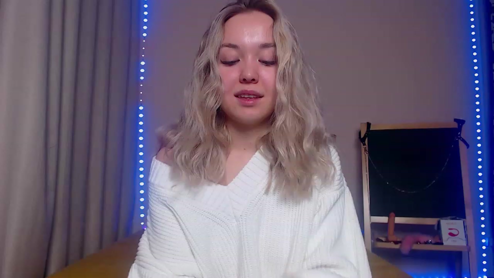 Gallery image thumbnail from HollyMich's myfreecams stream on, 12/11/2022, 08:17 image 3 of 20