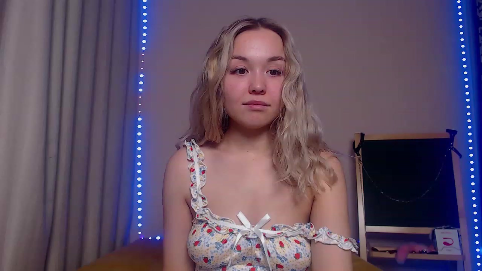 Gallery image thumbnail from HollyMich's myfreecams stream on, 12/11/2022, 08:34 image 8 of 20