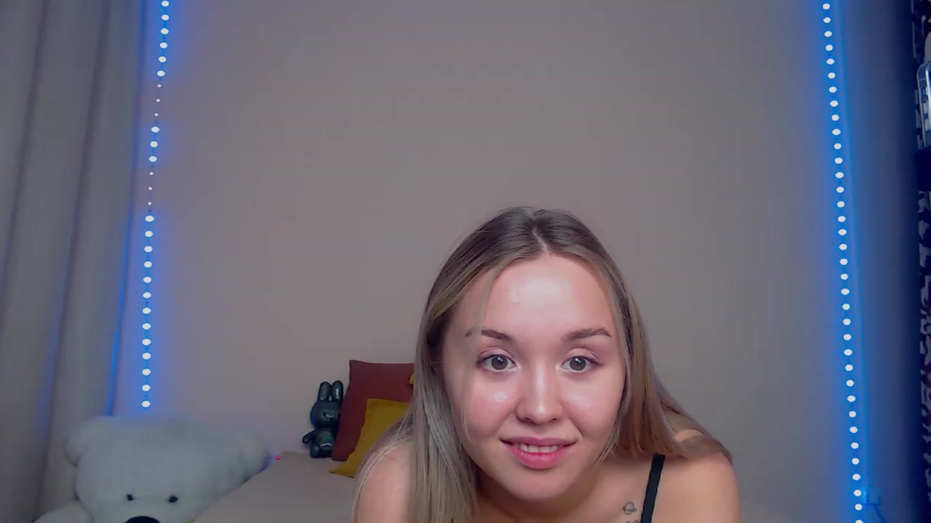 Gallery image thumbnail from HollyMich's myfreecams stream on, 12/24/2022, 09:34 image 3 of 20