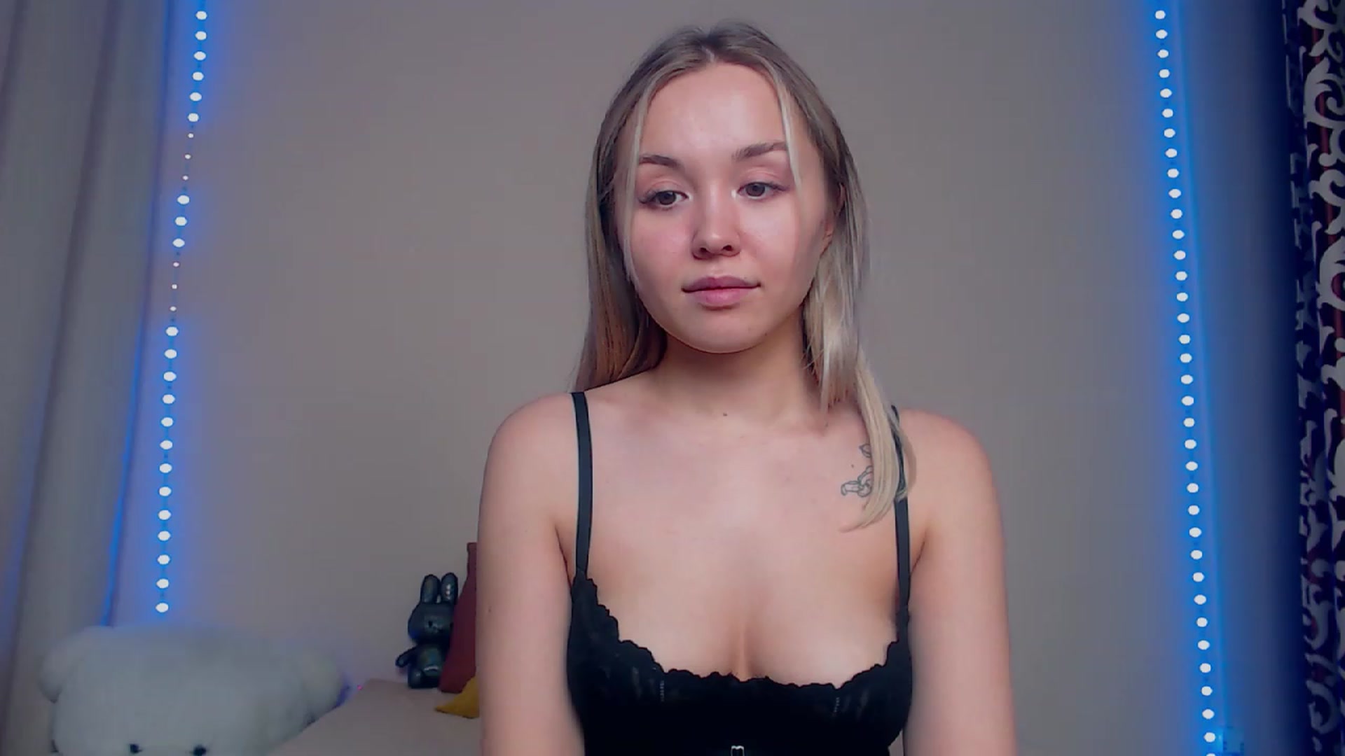 Gallery image thumbnail from HollyMich's myfreecams stream on, 12/24/2022, 09:34 image 11 of 20