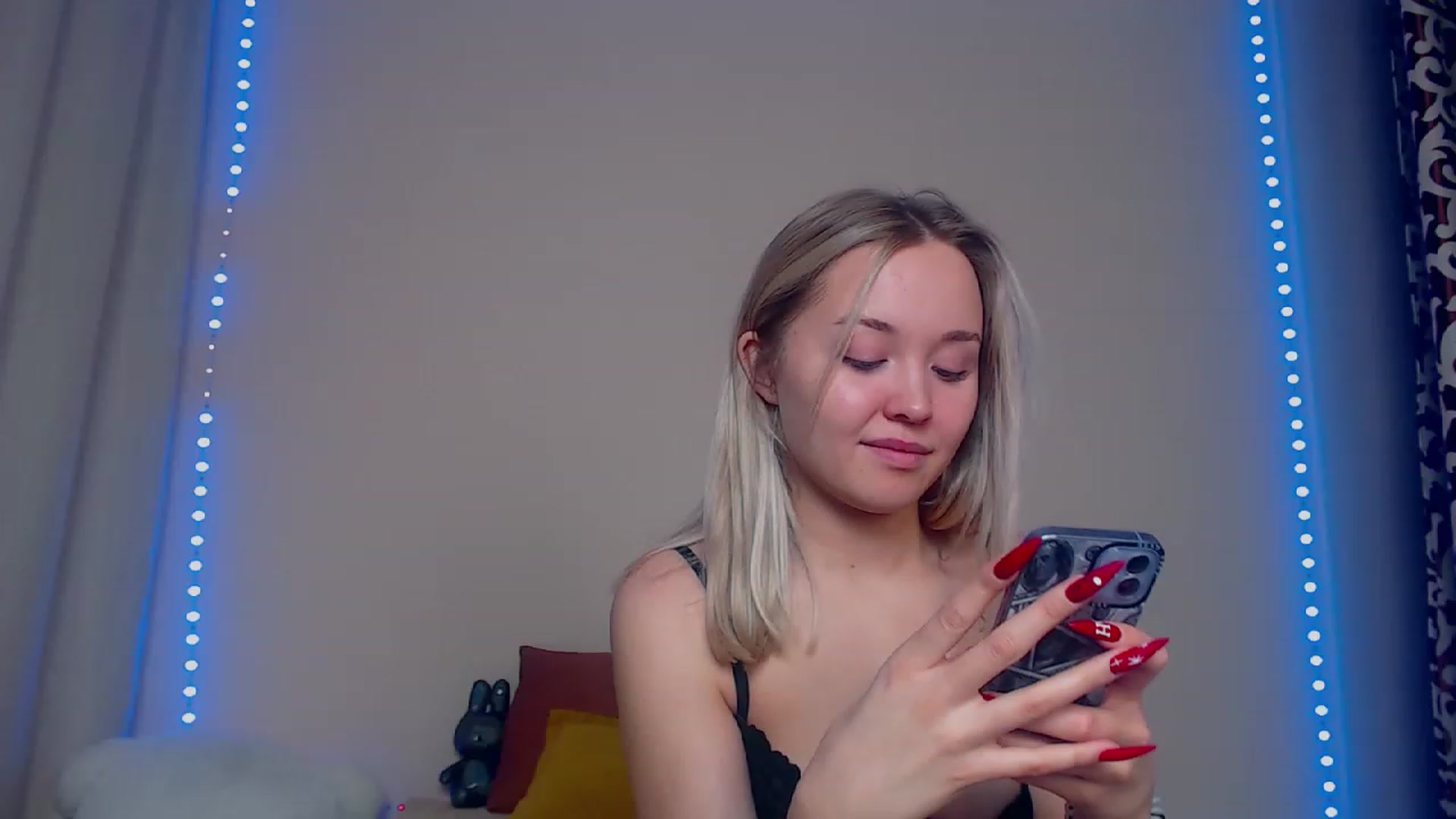 Gallery image thumbnail from HollyMich's myfreecams stream on, 12/24/2022, 09:34 image 16 of 20