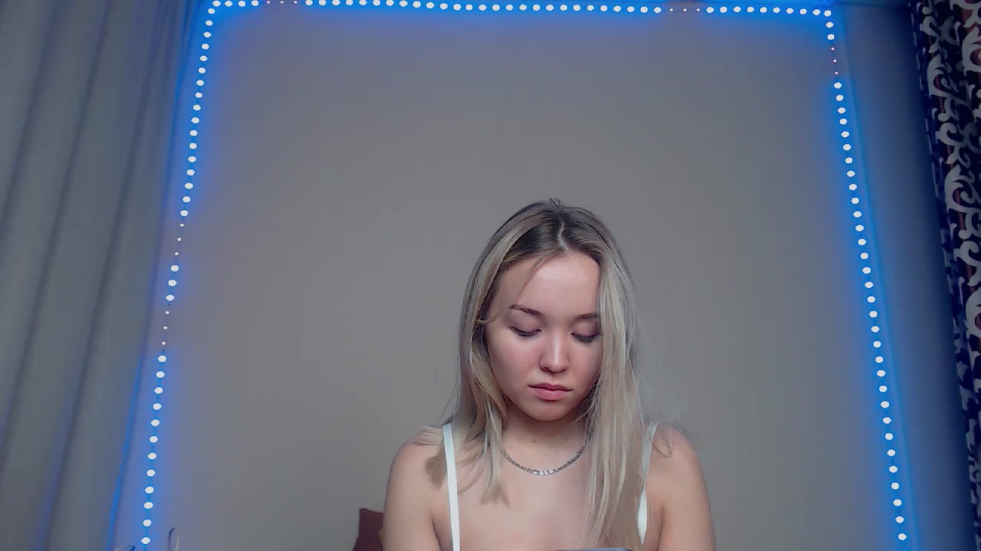 Gallery image thumbnail from HollyMich's myfreecams stream on, 12/25/2022, 06:42 image 3 of 20