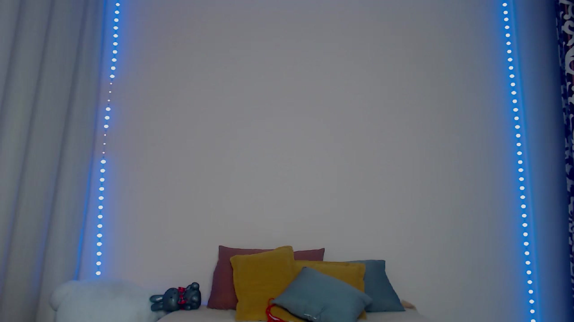 Gallery image thumbnail from HollyMich's myfreecams stream on, 12/25/2022, 06:42 image 11 of 20