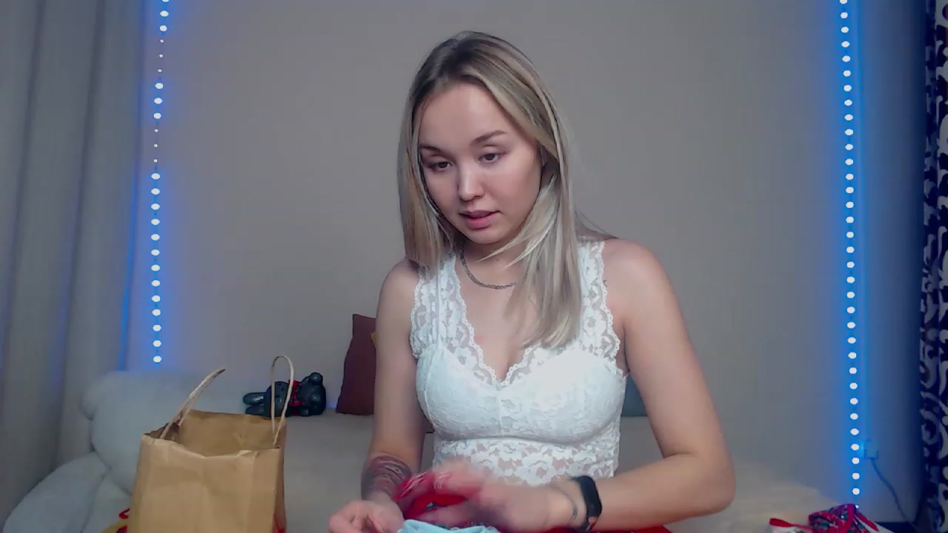Gallery image thumbnail from HollyMich's myfreecams stream on, 12/25/2022, 06:42 image 2 of 20