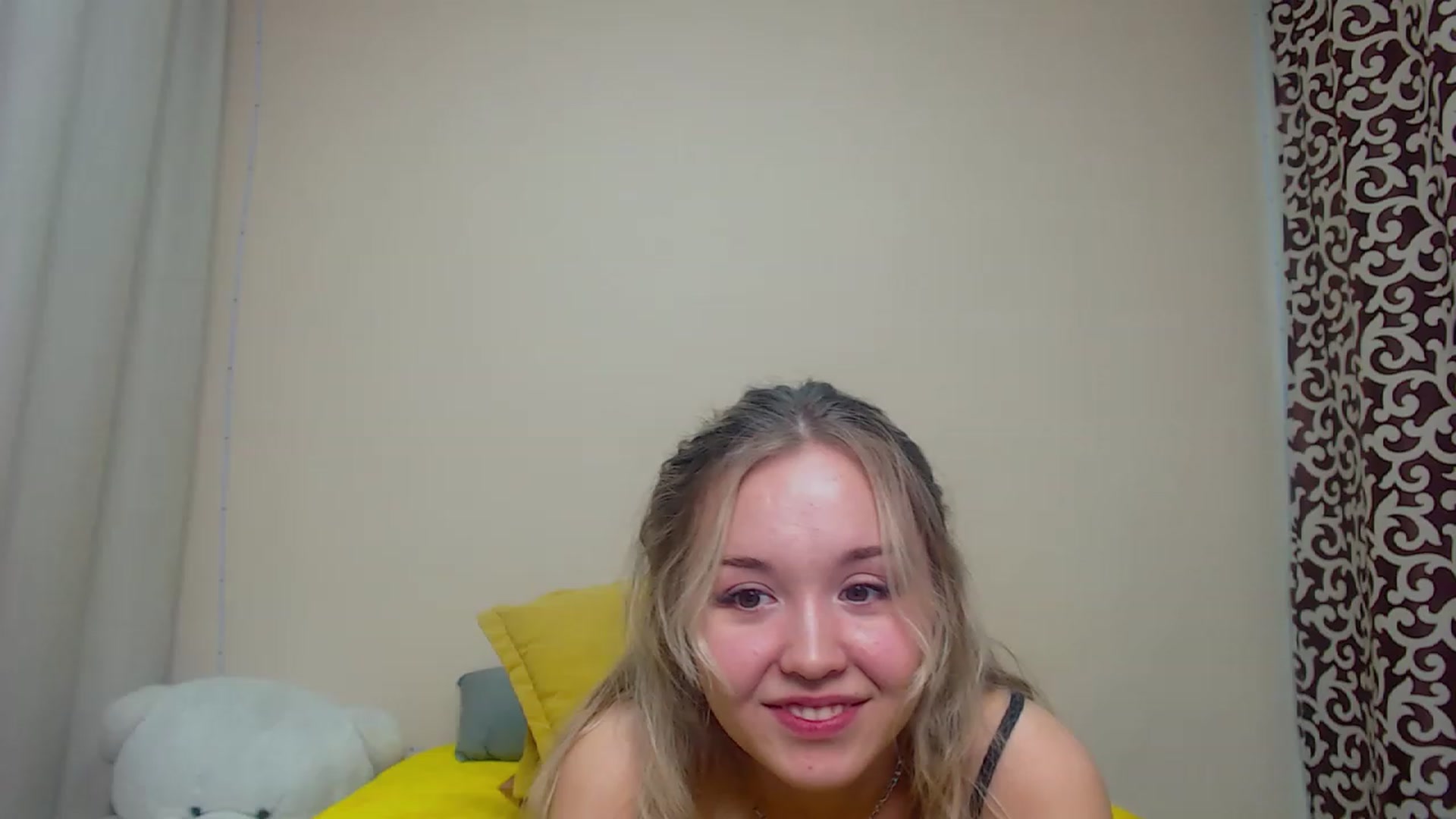 Gallery image thumbnail from HollyMich's myfreecams stream on, 12/29/2022, 08:03 image 17 of 20