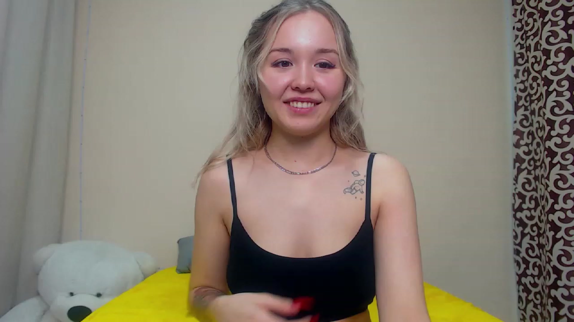 Gallery image thumbnail from HollyMich's myfreecams stream on, 12/29/2022, 08:03 image 9 of 20