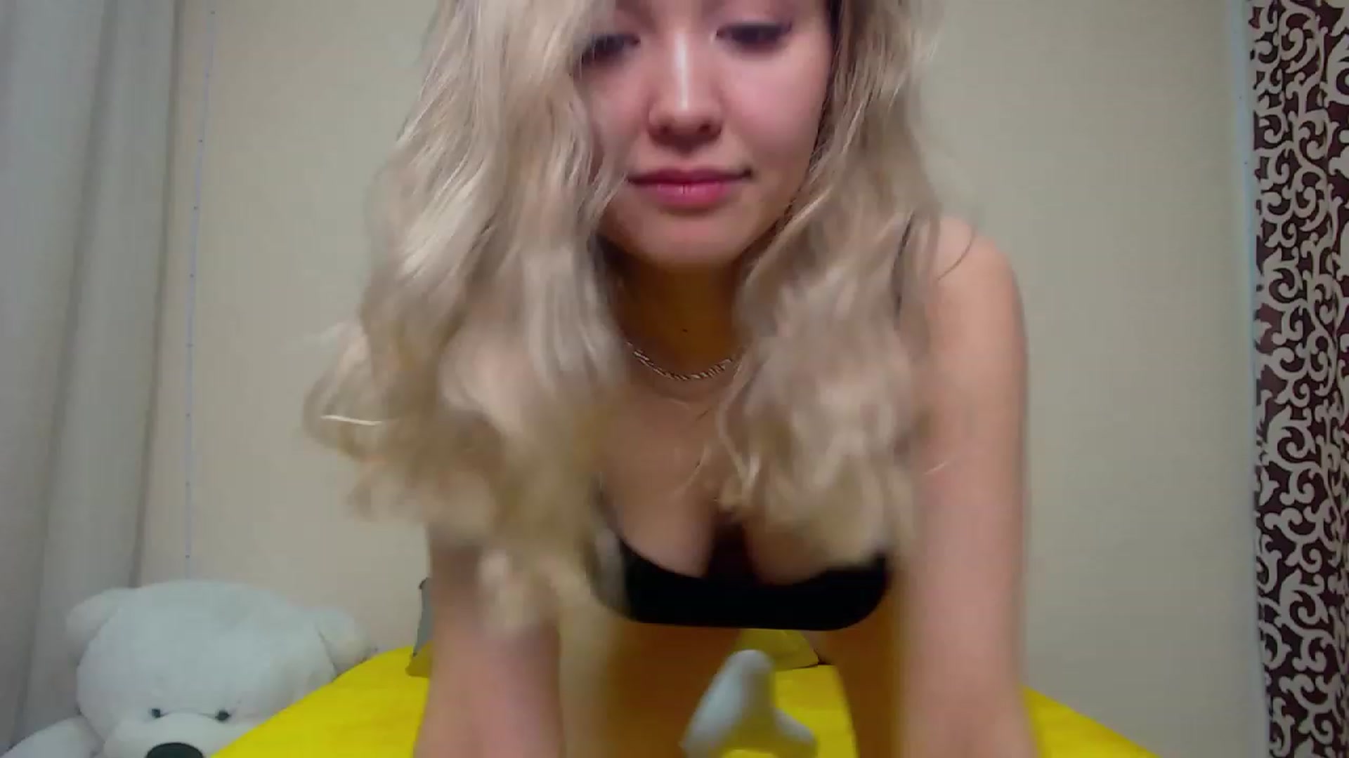 Gallery image thumbnail from HollyMich's myfreecams stream on, 12/29/2022, 08:35 image 1 of 20