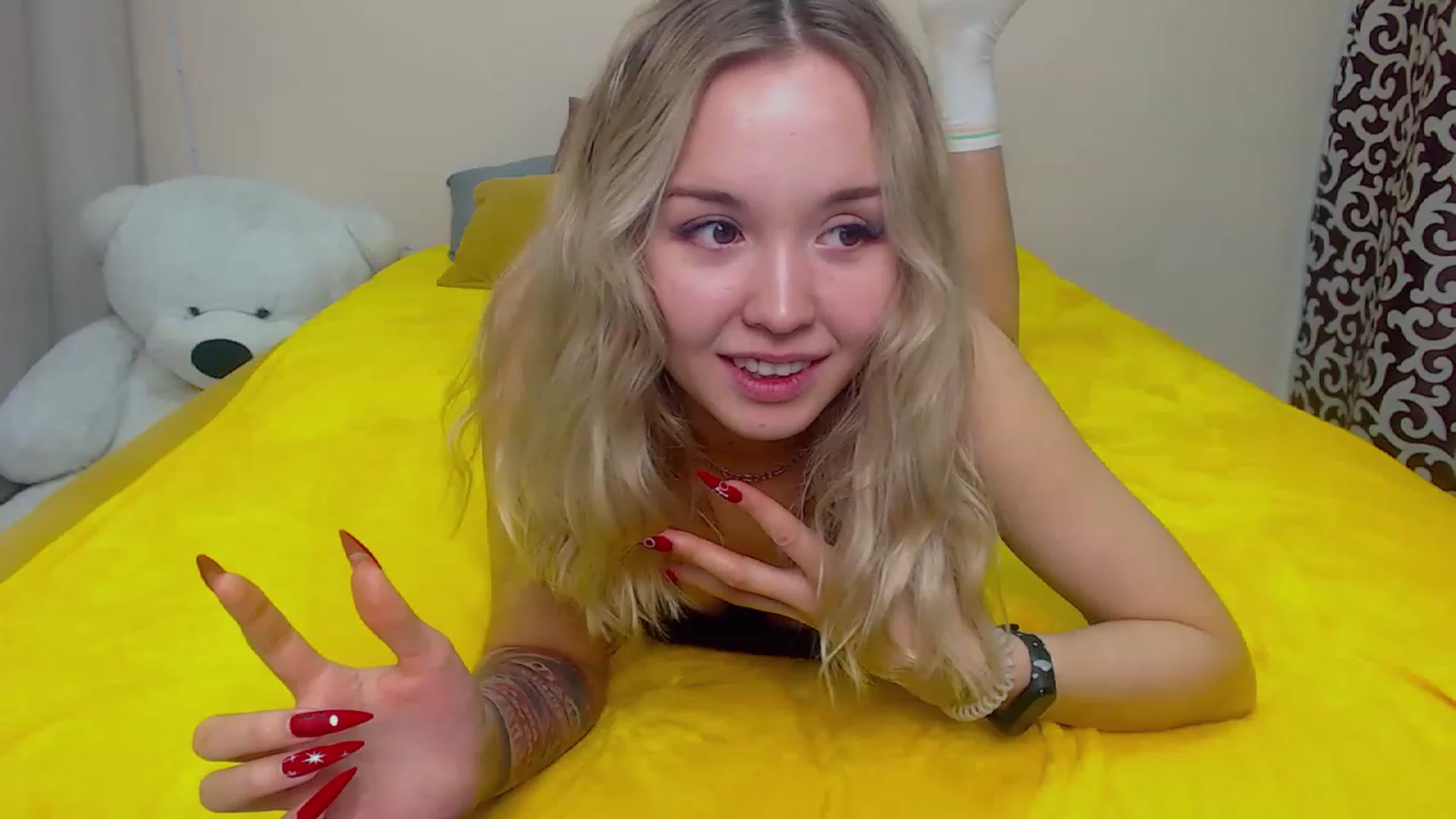 Gallery image thumbnail from HollyMich's myfreecams stream on, 12/29/2022, 08:35 image 15 of 20