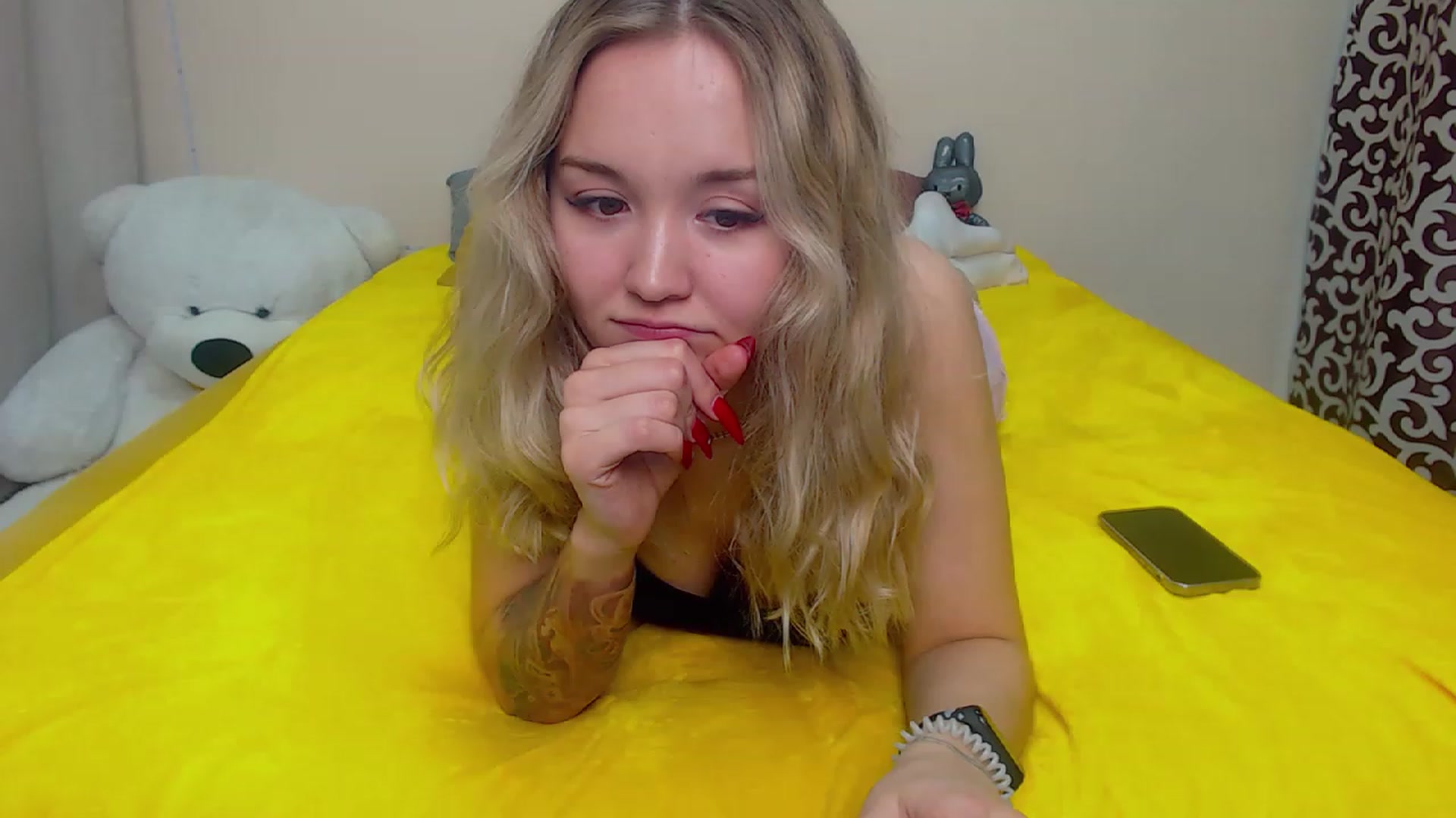Gallery image thumbnail from HollyMich's myfreecams stream on, 12/29/2022, 08:35 image 9 of 20