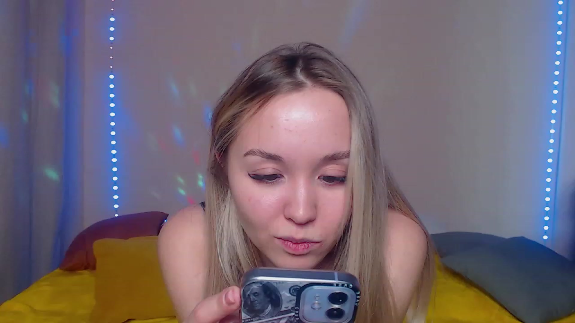 Gallery image thumbnail from HollyMich's myfreecams stream on, 01/26/2023, 08:24 image 18 of 20