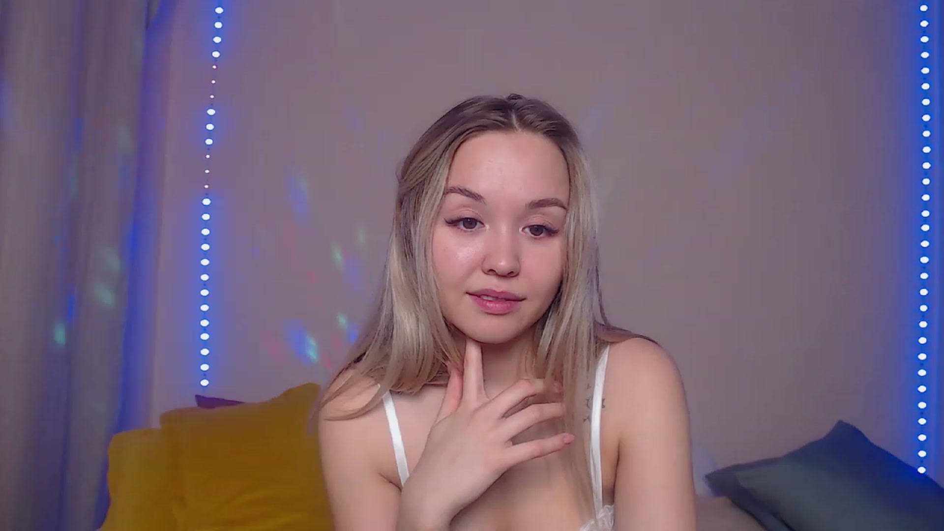 Gallery image thumbnail from HollyMich's myfreecams stream on, 01/30/2023, 03:54 image 18 of 20