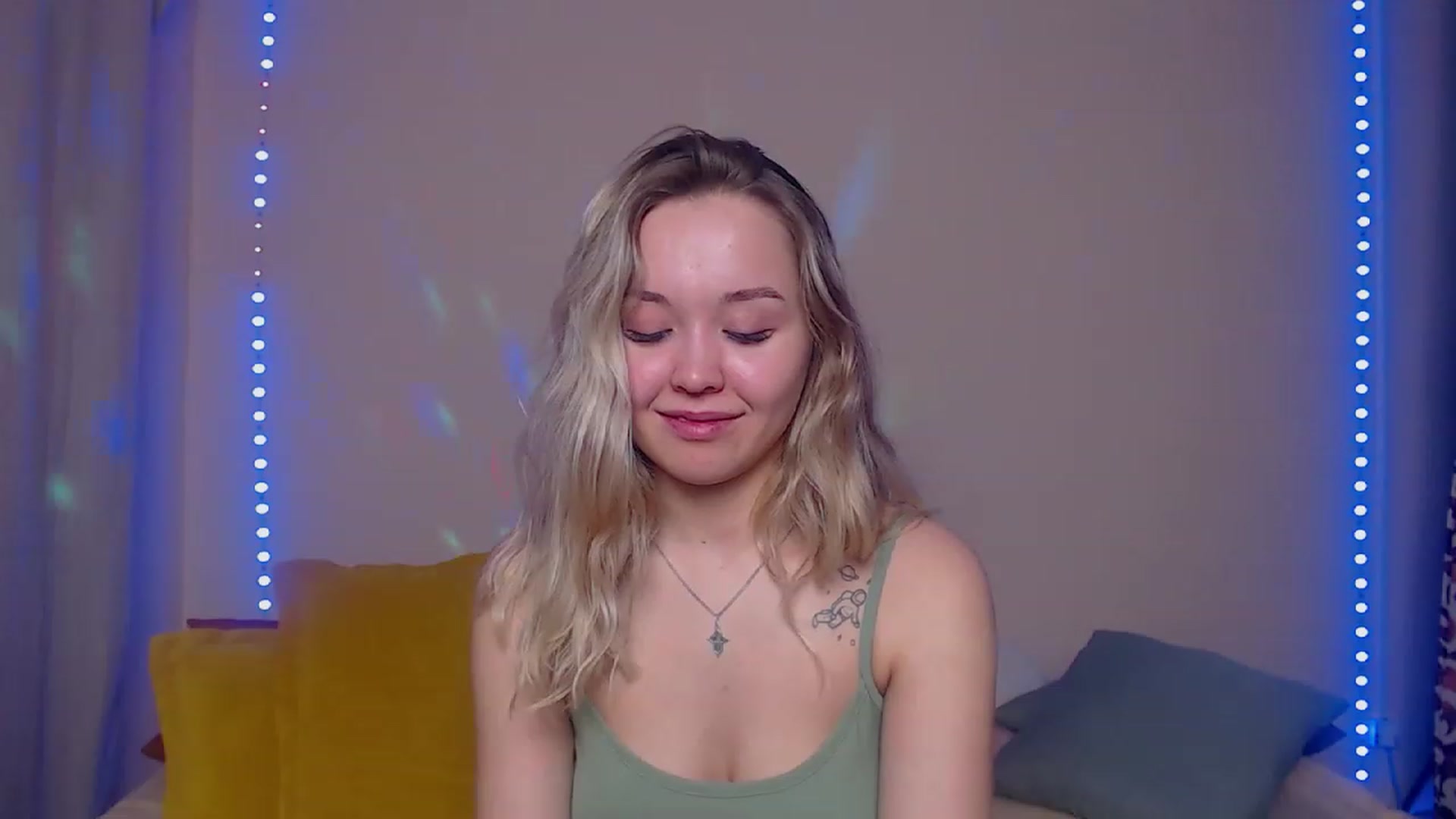 Gallery image thumbnail from HollyMich's myfreecams stream on, 02/02/2023, 08:31 image 7 of 20