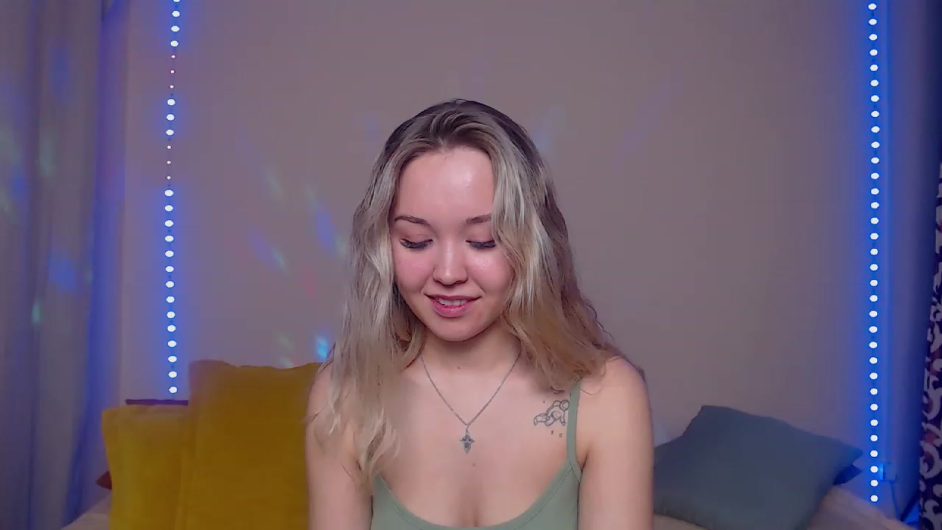 Gallery image thumbnail from HollyMich's myfreecams stream on, 02/02/2023, 08:31 image 14 of 20